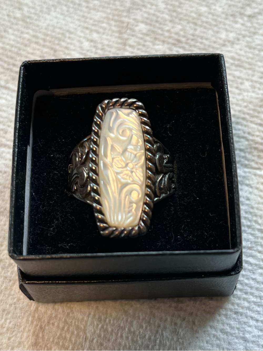 Vintage Sterling Silver Mother-of-Pearl Floral Statement Ring - White